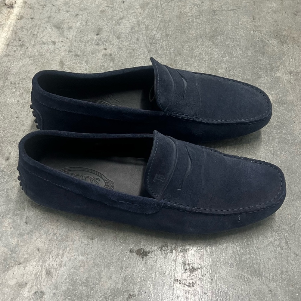 Tod's Gommino Driving Shoes in Suede Pre- owned